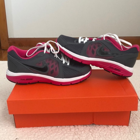 red nike tennis shoes